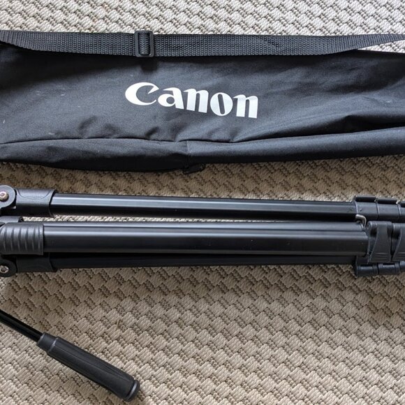 Canon Camera with 2 lenses memory card, original Charger, + Bag - Picture 4 of 11